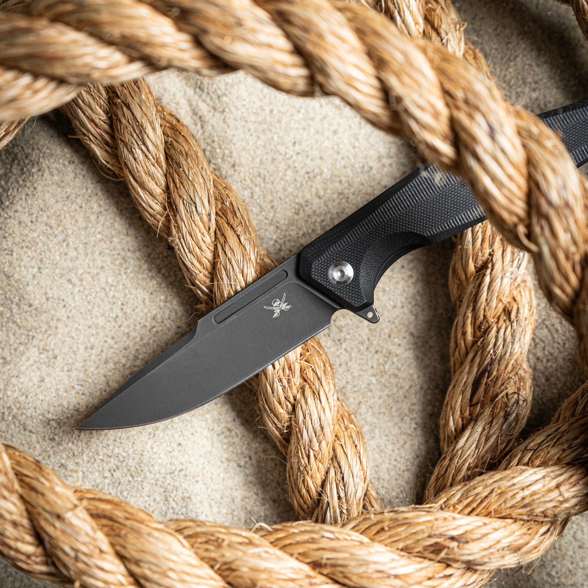 Iron Jaw - Black-1