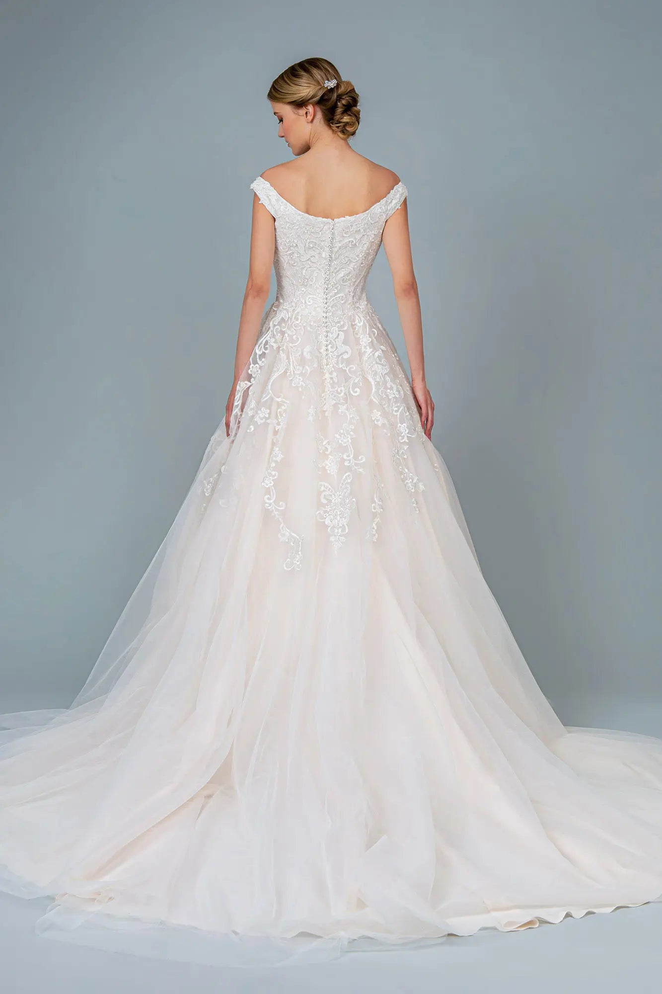 Wedding dresses/ivory cream embroidery embellished mesh a line wedding gown with tail GLGL1800